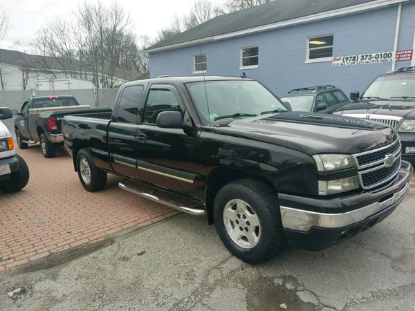 2006 CHEVROLET SILVERADO Z71 4DR 4x4 XT CAB PICKUP LEATHER CLEAN for sale in Groveland, MA