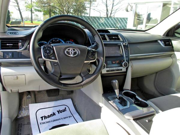 2012 Toyota Camry Hybrid 4dr Sdn XLE (Natl) - cars & trucks - by... for sale in Fairless Hills, PA – photo 10