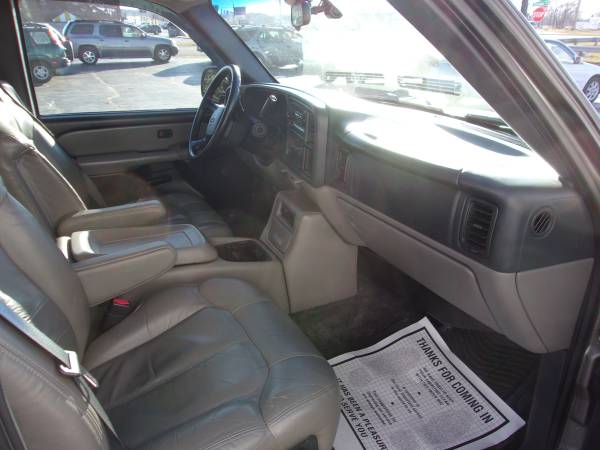 2002 Chevy Suburban 4DR LS 4X4 - super CLEAN - full power - THIRD... for sale in Loves Park, IL – photo 4