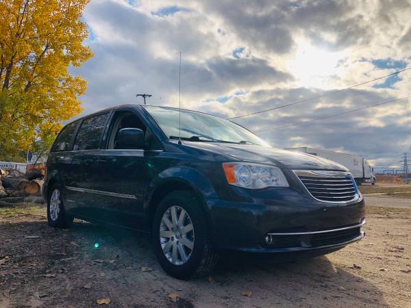 2014 Chrysler Town & Country 3 6L V6 113k miles, Loaded, No issues! for sale in Wyoming , MI – photo 3