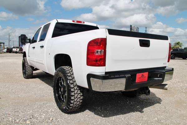 2014 CHEVROLET 2500 LT 4x4 - LOW MILES- DIESEL- COGNITO- NEW 20s &... for sale in Liberty Hill, IA – photo 9