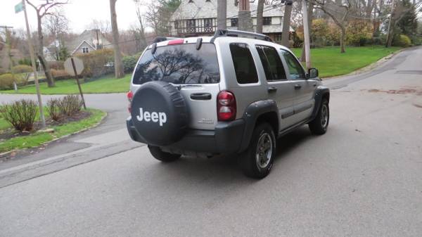 Jeep Liberty Renegade 05 Auto 4x4 fully loaded no rust great shape -... for sale in Trumbull, CT – photo 13