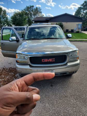 2001 Yukon XL for sale in Eau Claire, WI – photo 2