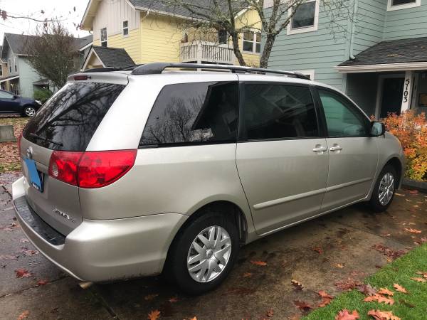 Toyota Sienna - cars & trucks - by owner - vehicle automotive sale for sale in Corvallis, OR – photo 5