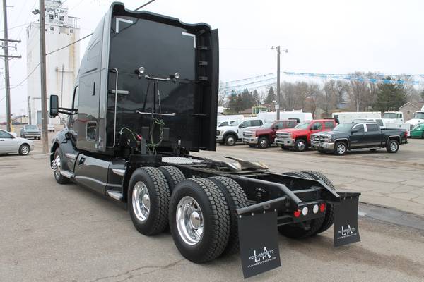 2015 KENWORTH T680 DOUBLE BUNK NEW TIRES AUTOMATIC NAV 455 HP PACCAR... for sale in WINDOM, ND – photo 2