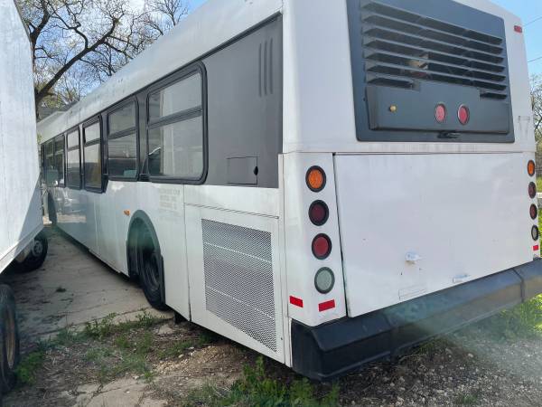 2001 New Flyer Bus 5 9L Cummings - NON RUNNING - - by for sale in Schaumburg, IL – photo 3