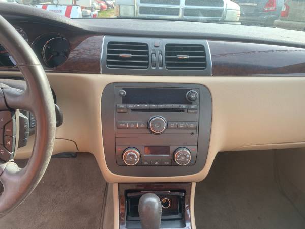 2011 BUICK LUCERNE CXL - LOADED ***** ONLY 130K MILES ***** RUNS... for sale in Kansas City, MO – photo 8