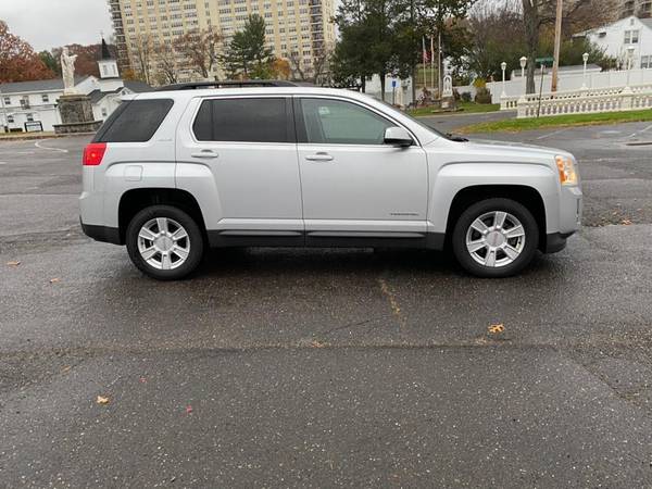 2013 GMC Terrain AWD 4dr SLE w/SLE-2 -EASY FINANCING AVAILABLE -... for sale in Bridgeport, NY – photo 3