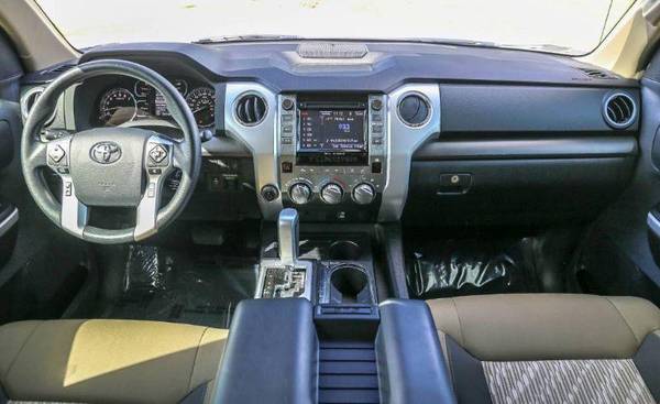 2018 Toyota TUNDRA 4WD SR5 4x4 CREW MAX NAVI LOW MILES NICE TRUCK... for sale in Sarasota, FL – photo 19