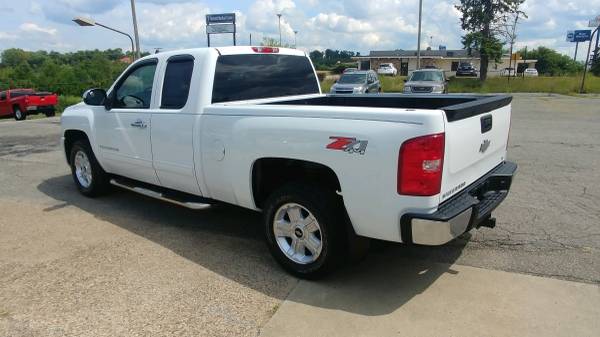 97K MILE....2009 CHEVY SILVERADO Z71 EXT CAB 4X4 - cars & trucks -... for sale in ST CLAIRSVILLE, WV – photo 4