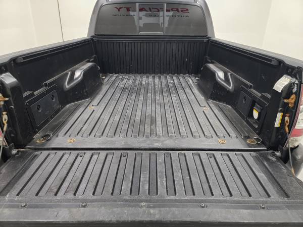 2015 Toyota Tacoma V6 4WD! 35'' Tires! LIFTED! Backup Cam! 99k... for sale in Suamico, WI – photo 19