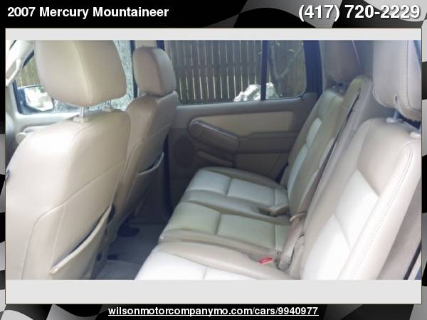 2007 Mercury Mountaineer V8 Premier 3rd row ! with Analog clock for sale in Springfield, MO – photo 13