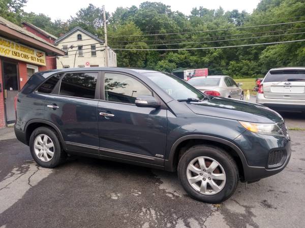 2011 Kia Sorento AWD 4dr lx (CREDIT APPROVAL) for sale in Troy, NY – photo 2