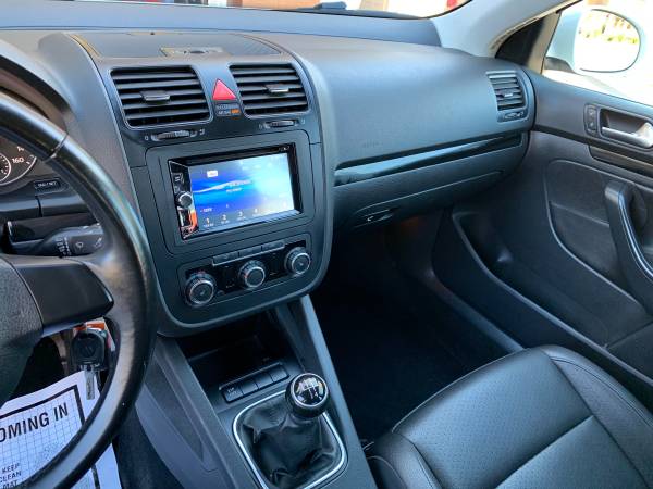 ONLY 87,000 Miles!!! ★ 2010 VW JETTA SE / 5 SPEED Manual - cars &... for sale in Poughkeepsie, NY – photo 13