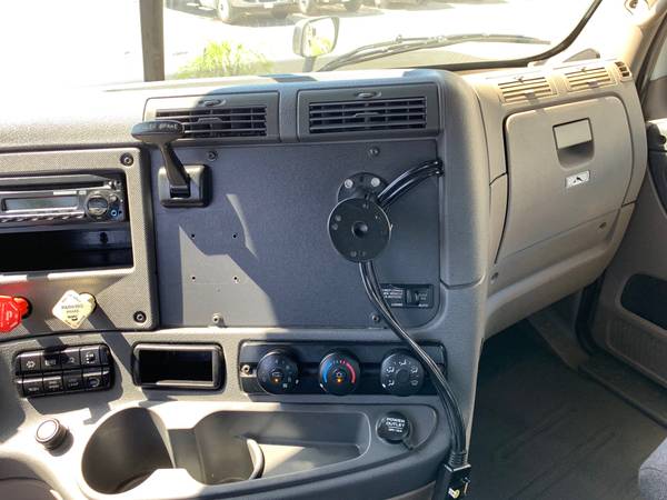 2013 Freightliner Cascadia 2 Axle Day Cab 10 Spd CARB Compliant for sale in Riverside, CA – photo 14