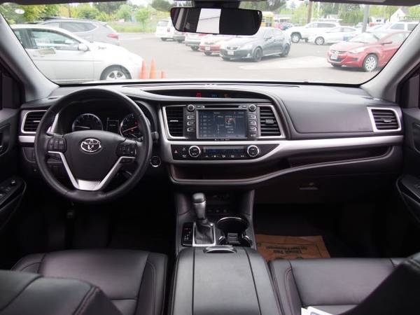 2019 Toyota Highlander XLE - - by dealer - vehicle for sale in Beaverton, OR – photo 18
