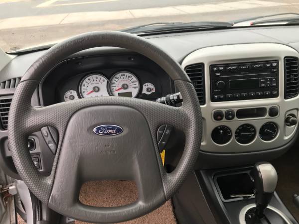 2006 Ford Escape - 4X4 - V6 - ONLY 111,000 MILES! - RUNS GREAT!! for sale in Ironwood, MN – photo 11