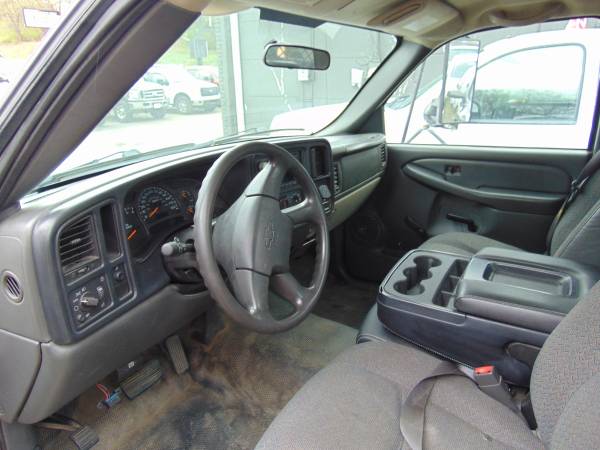 2004 Chevrolet Silverado 3500 - - by dealer - vehicle for sale in Waterbury, CT – photo 4