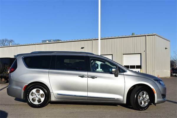 ✔️2017 Chrysler Pacifica _Touring L Plus_FWD Bad Credit Ok EMPLOYEE... for sale in Fox_Lake, IL – photo 13