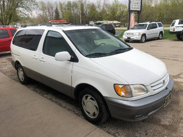 2002 Toyota Sienna for sale in CENTER POINT, IA – photo 3