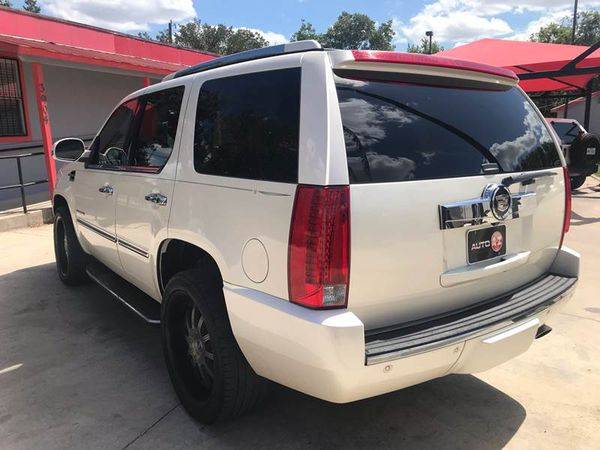2011 Cadillac Escalade Base 4dr SUV EVERYONE IS APPROVED! for sale in San Antonio, TX – photo 5