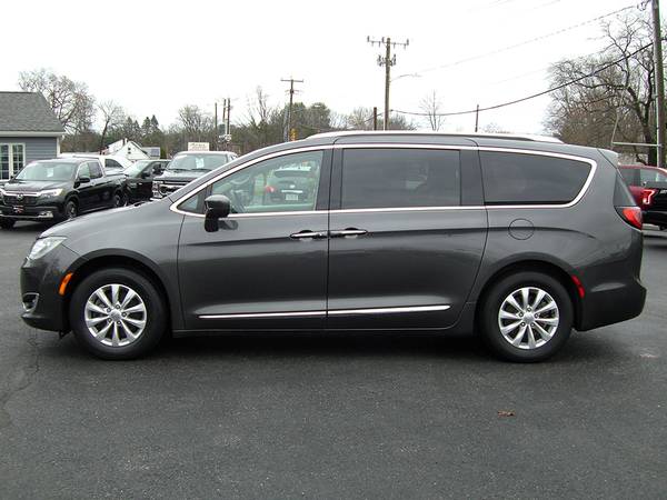 ★ 2018 CHRYSLER PACIFICA TOURING L with REMAINING FACTORY WARRANTY -... for sale in Feeding Hills, CT – photo 2