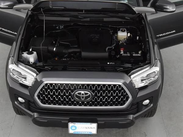 2018 Toyota Tacoma Double Cab TRD Off-Road Pickup 4D 6 ft pickup GRAY for sale in Carrollton, TX – photo 4