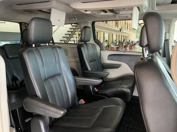 *2016* *Chrysler* *Town Country* *Touring-L Anniversary Edition* -*... for sale in Tallmadge, MI – photo 13
