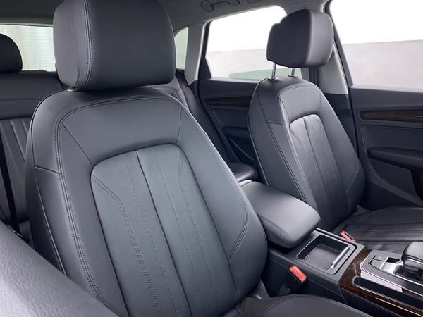 2019 Audi Q5 Premium Sport Utility 4D suv White - FINANCE ONLINE -... for sale in Chicago, IL – photo 19
