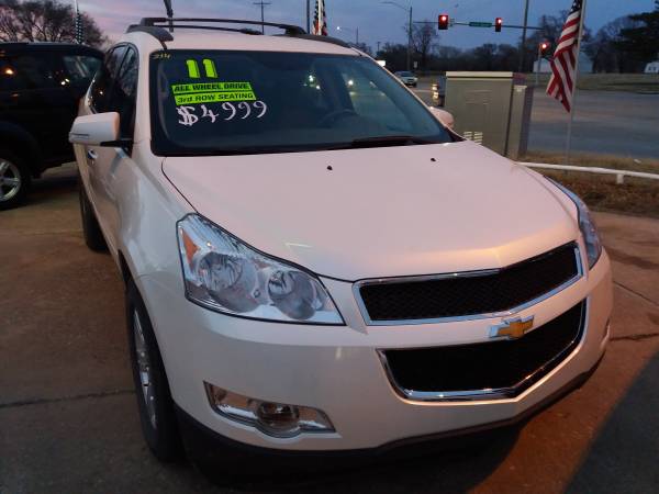 CHEVY TRAVERSE 2011 - cars & trucks - by dealer - vehicle automotive... for sale in Wichita, KS – photo 3