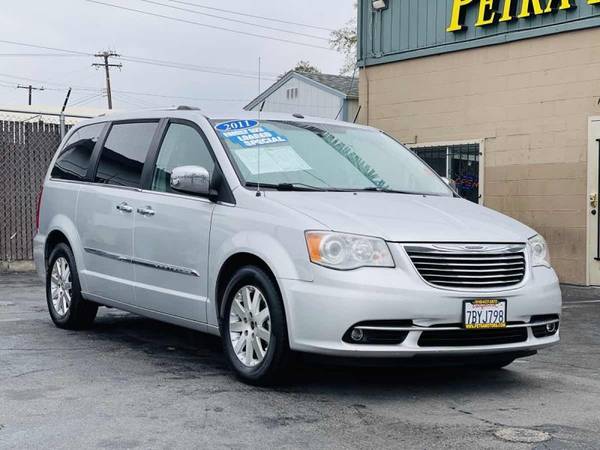 2011 Chrysler T & C Limited 3 6 Family Ready 249 per month O A C for sale in Sacramento , CA – photo 6
