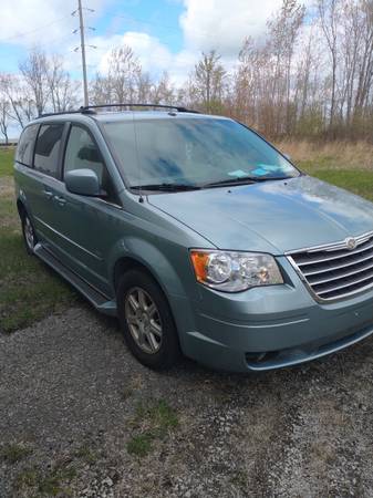 chrysler town & country miniva for sale in Lorain, OH – photo 2