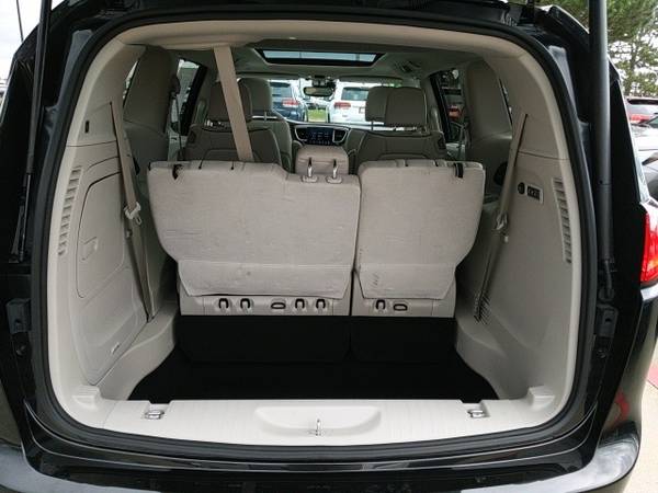 2020 Chrysler Pacifica FWD 4D Passenger Van / Minivan/Van Limited -... for sale in Waterloo, IA – photo 24