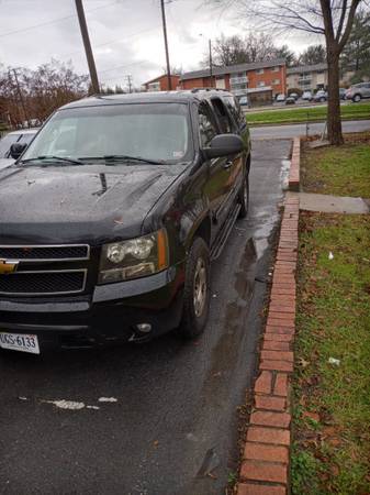 2008 Chevy Suburban - cars & trucks - by dealer - vehicle automotive... for sale in Falls Church, District Of Columbia – photo 4