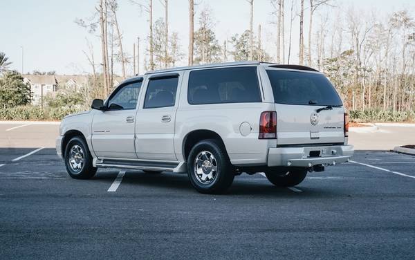 2006 Cadillac Escalade ESV AWD Super Clean Southern No Salt - cars &... for sale in Charleston, SC – photo 4