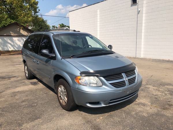 2005 DODGE GRAND CARAVAN - cars & trucks - by dealer - vehicle... for sale in Rockford, IL – photo 2