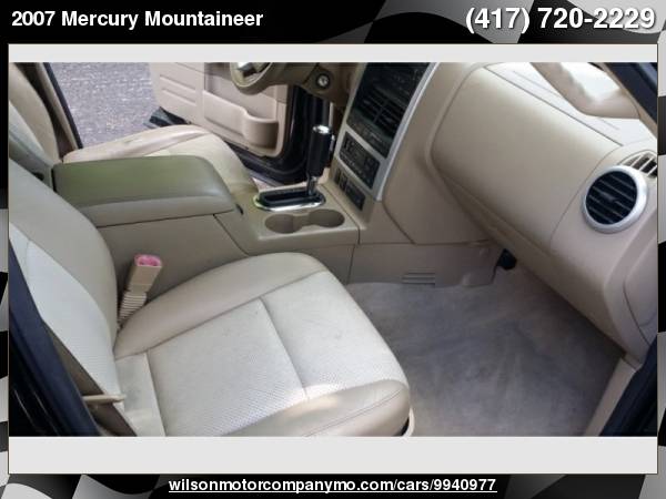 2007 Mercury Mountaineer V8 Premier 3rd row ! with Analog clock for sale in Springfield, MO – photo 8
