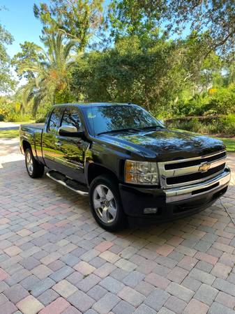 2011 Chevrolet Silverado - cars & trucks - by owner - vehicle... for sale in Riverside, RI – photo 3