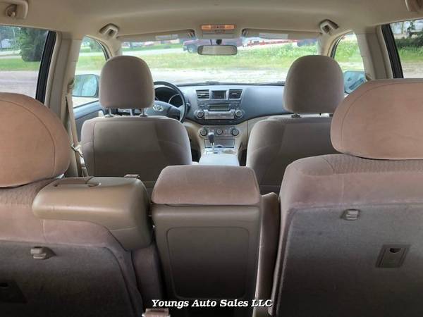 2008 Toyota Highlander Base 4WD 5-Speed Automatic - cars & trucks -... for sale in Fort Atkinson, WI – photo 9
