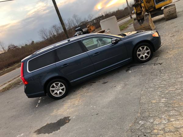 2008 Volvo V70, Runs and Drives Great! - cars & trucks - by owner -... for sale in Franklin, MA – photo 9