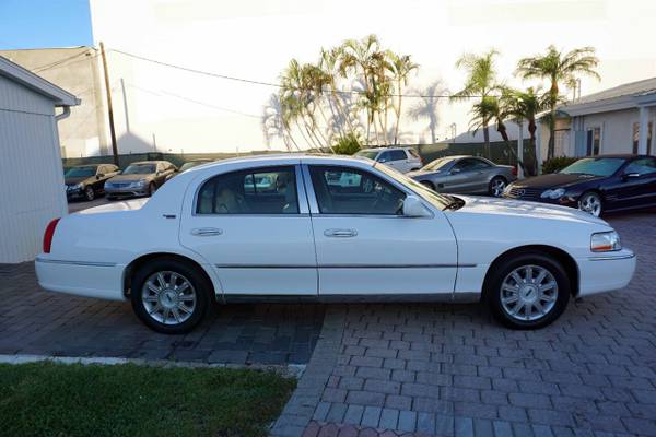 2006 Lincoln Town Car Signature Limited - Very Clean, Well Maintained, for sale in Naples, FL – photo 12