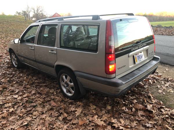 2000 Volvo V70 XC Wagon Third Row Only 136k - cars & trucks - by... for sale in North Brookfield, MA – photo 3