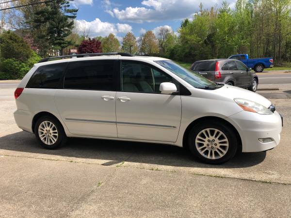 2007 Toyota Sienna XLE Limited Clean No Issues - - by for sale in Louisville, KY – photo 4