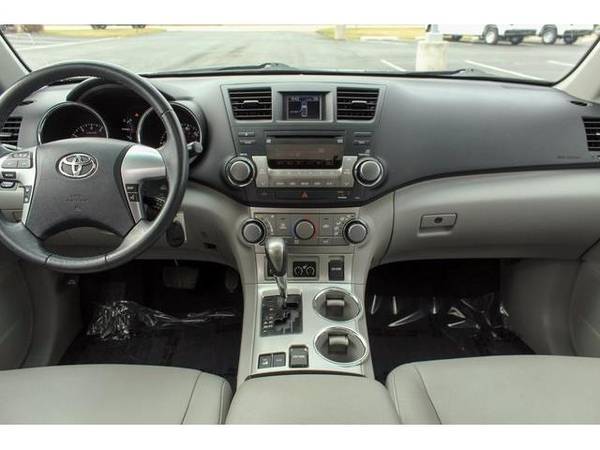 2012 Toyota Highlander SUV SE - Toyota Magnetic Gray Metallic - cars for sale in Green Bay, WI – photo 6