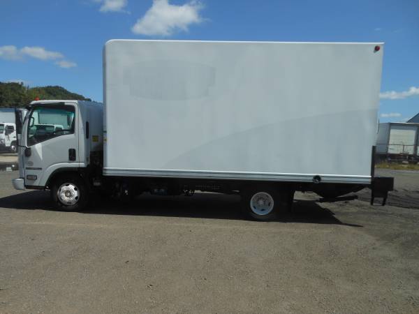 2014 Isuzu Npr HD 16' box truck w/lift gate only 59,000 miles LQQK!! for sale in Lincoln, RI – photo 8