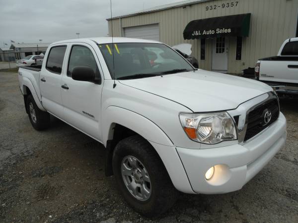 2011 Toyota Tacoma 4Door 4WD - cars & trucks - by owner - vehicle... for sale in Jonesboro, AR – photo 2