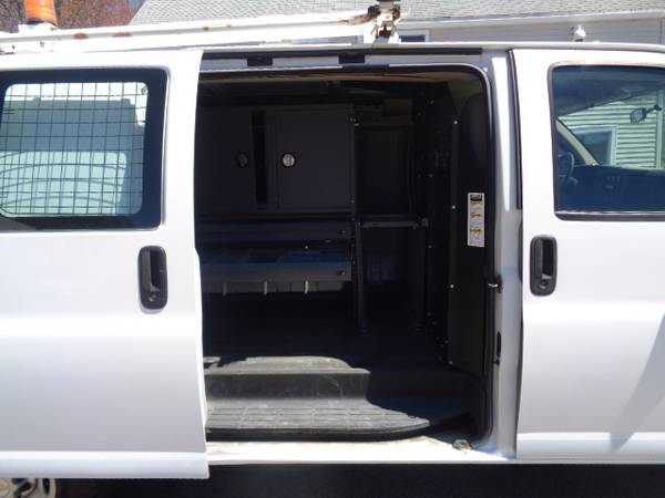 2011 Chevy Chevrolet Express 2500 Cargo Van Bins Ladder Rack 1-Owner for sale in Hampton Falls, MA – photo 11