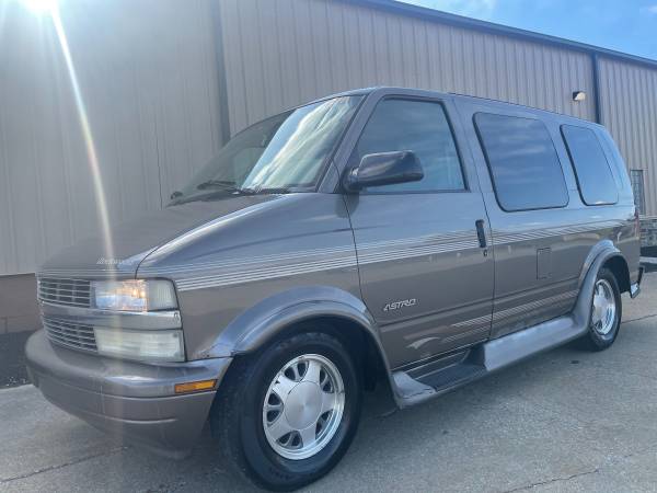2001 Chevrolet Astro Limited Edition 4 3L V6 - 165, 000 Miles - cars for sale in Uniontown , OH – photo 2