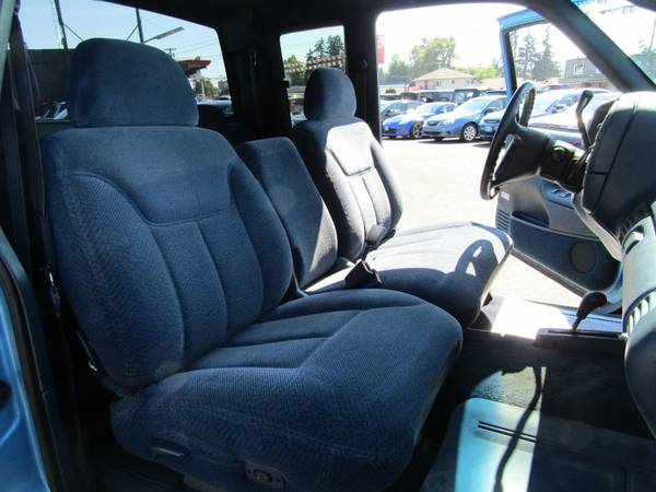 1995 Chevrolet C/K 2500 HD Ext Cab 4X4 *BLUE* DIESEL 6.5 TURBO WOW... for sale in Milwaukie, OR – photo 17