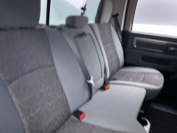 2019 Ram 1500 Classic Crew Cab SLT Pickup 4D 5 1/2 ft pickup Gray -... for sale in Riverdale, IL – photo 19